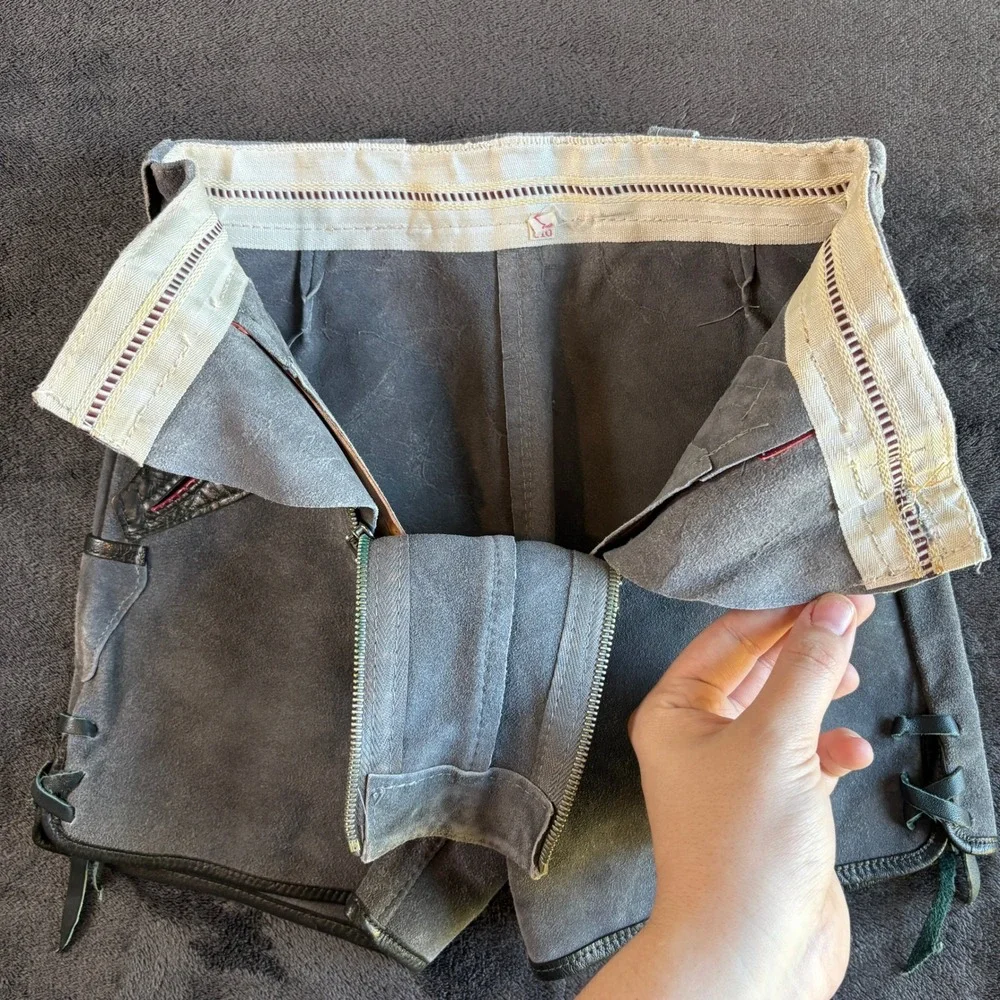 VTG 1970's Gray Suede Lenderhosen Shorts‎ 22